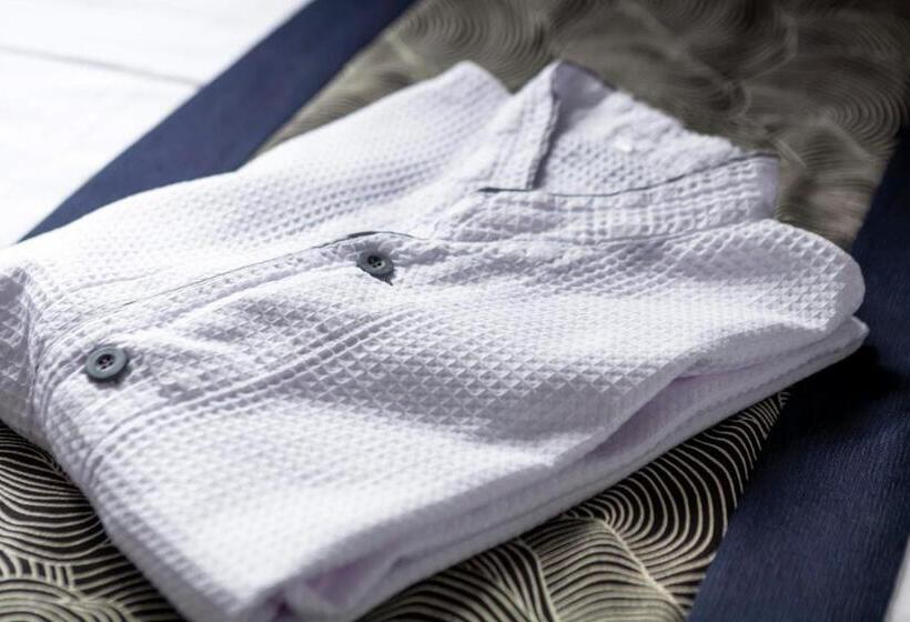 이코노미 룸, Dotonbori