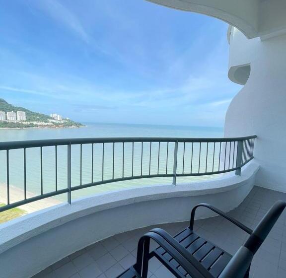 اتاق لوکس با چشم‌انداز دریا, Flamingo By The Beach Penang