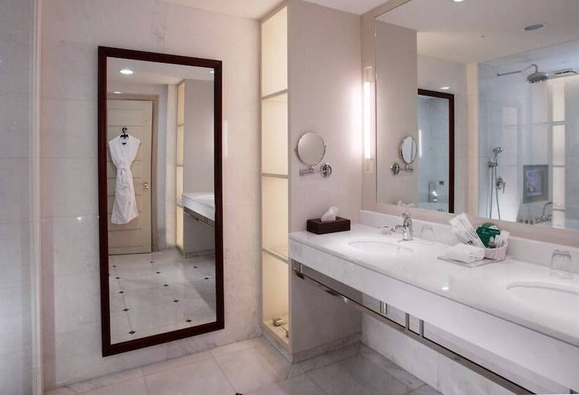 اتاق اجرایی, Grand Victoria