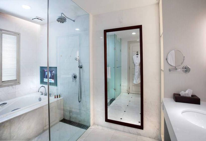 اتاق اجرایی, Grand Victoria