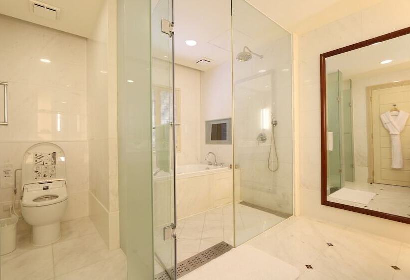 اتاق اجرایی, Grand Victoria