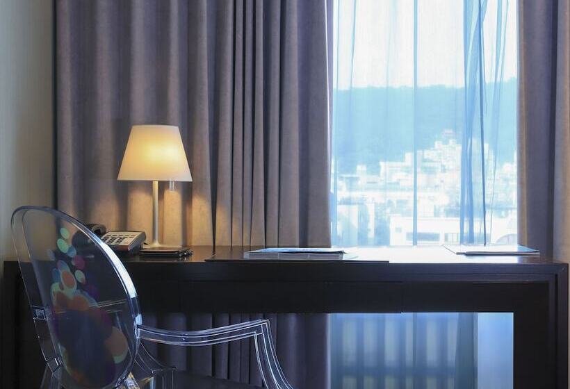 اتاق لوکس سه تخته, Grand Victoria