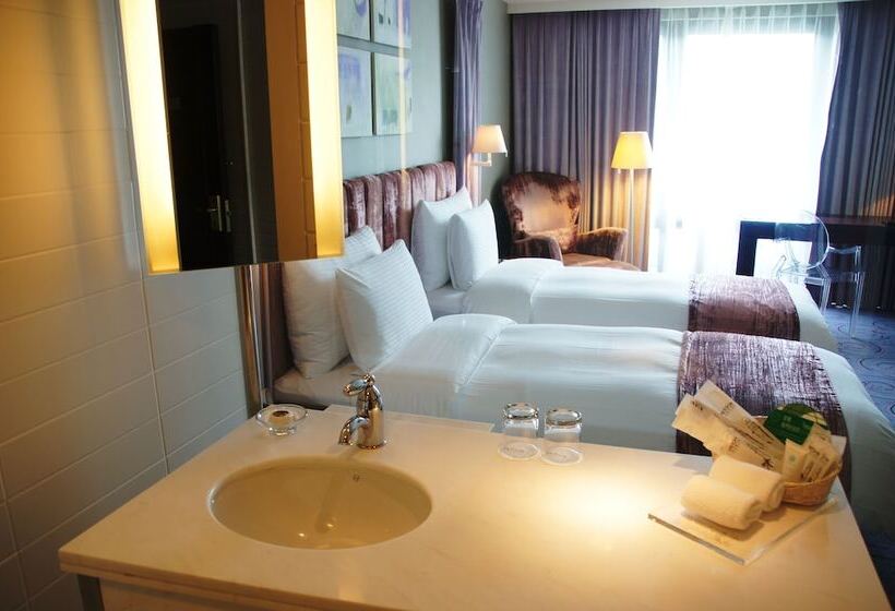 اتاق لوکس, Grand Victoria