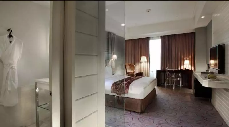اتاق لوکس, Grand Victoria