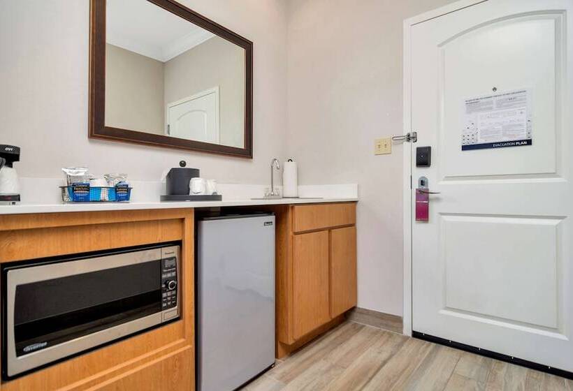 スタンダードスタジオ, Hampton Inn & Suites Fort Worth Fossil Creek