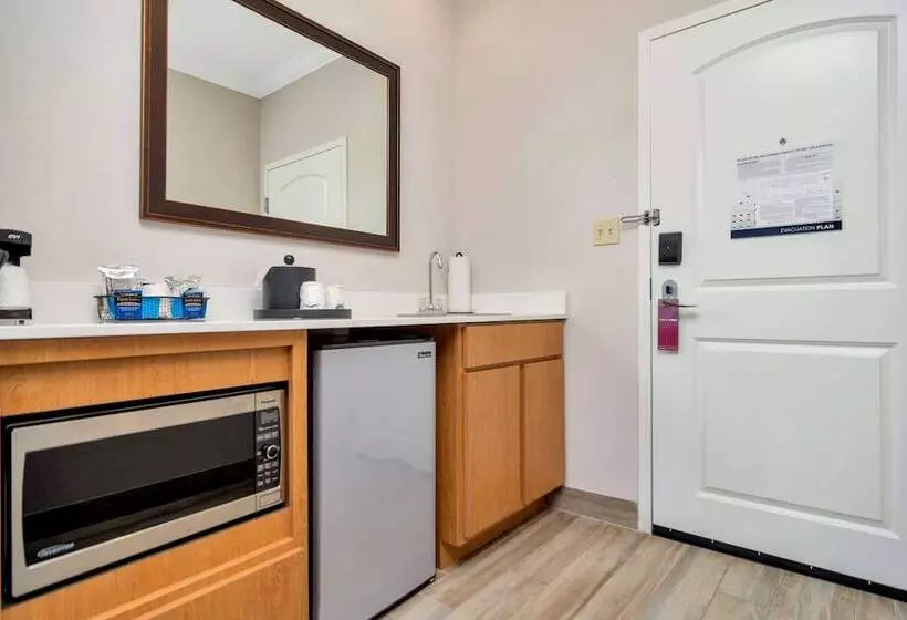 استودیوی استاندارد, Hampton Inn & Suites Fort Worth Fossil Creek