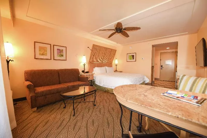 プールビュースタンダードルーム, Hampton Inn Key Largo Manatee Bay