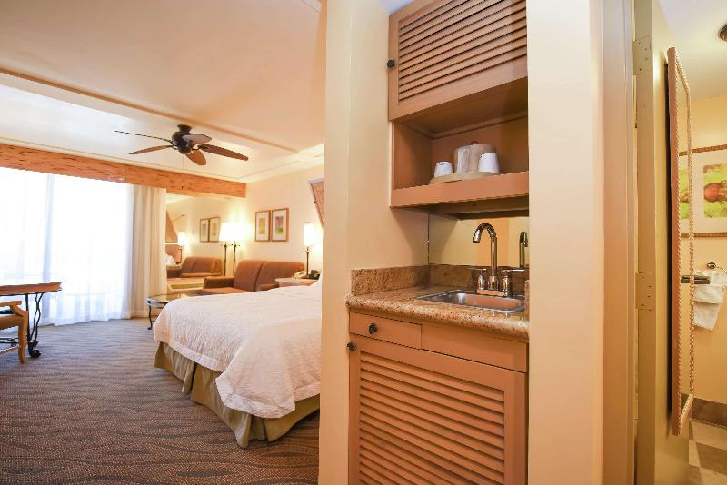 Номер Стандарт Вид на Бассейн, Hampton Inn Key Largo Manatee Bay