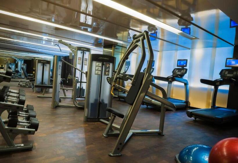 اتاق استاندارد با تخت بزرگ, Marco Polo Hongkong