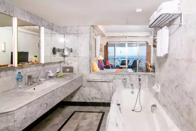 オーシャンビュースタンダードルーム, Royal Cliff Grand Hotel Pattaya