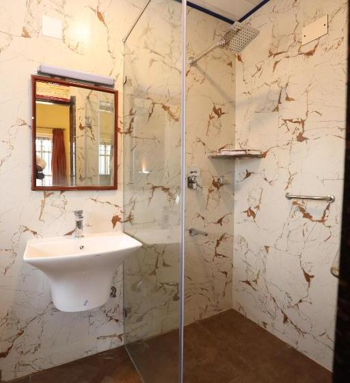 חדר משפחתי דלוקס, Silver Oak