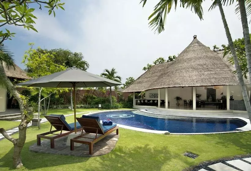 Villa 3 Makuuhuonetta Uima-allas, The Dusun