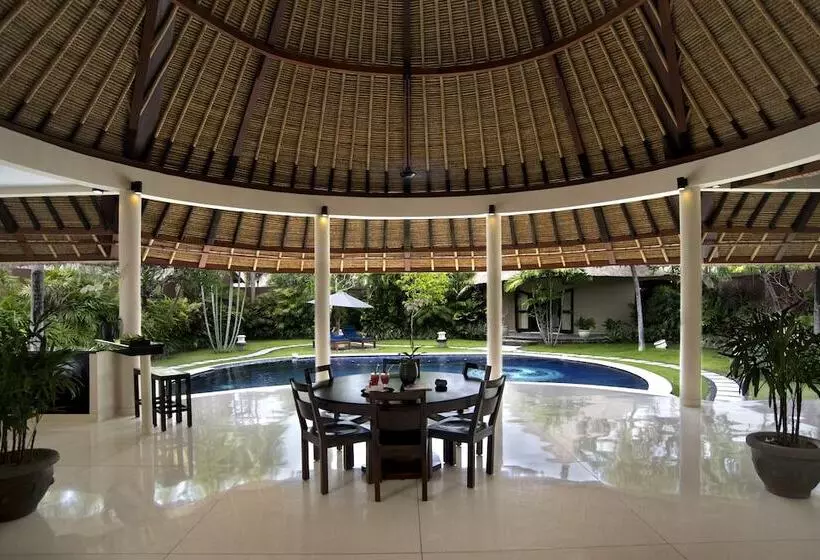 Villa 3 Makuuhuonetta Uima-allas, The Dusun
