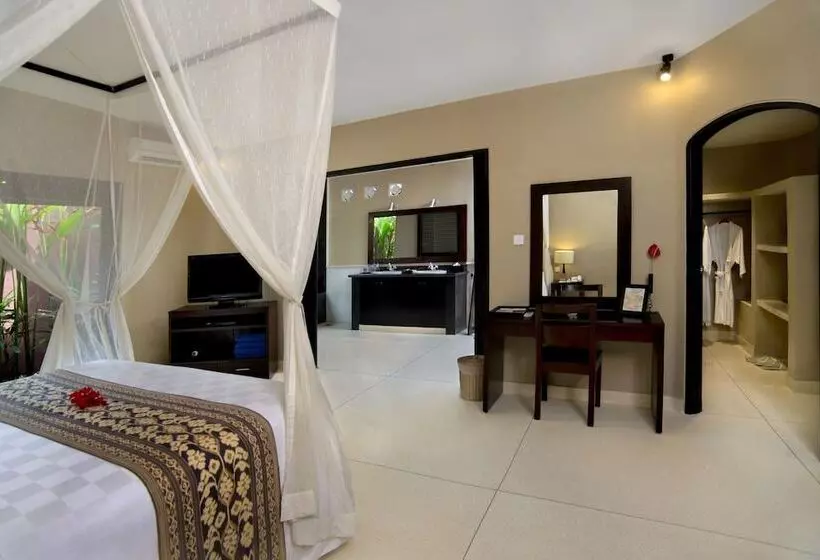 Villa 3 Makuuhuonetta Uima-allas, The Dusun