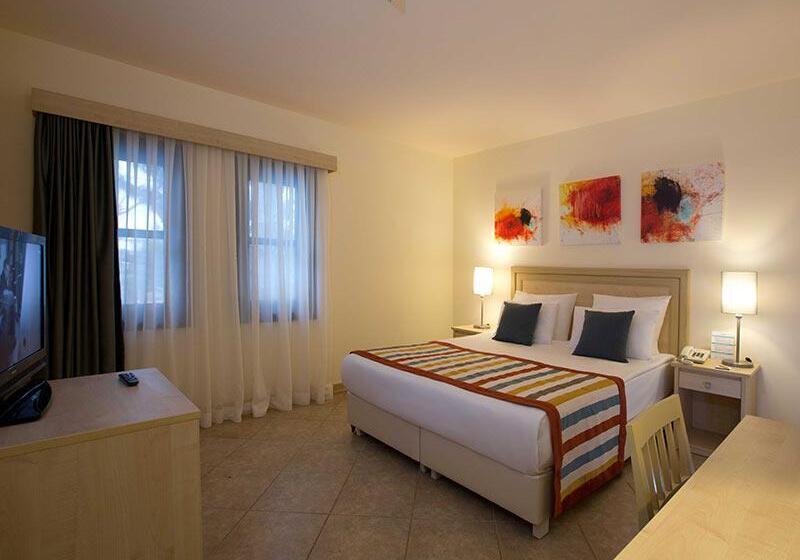 غرفة عائلية متصلة, Paloma Grida