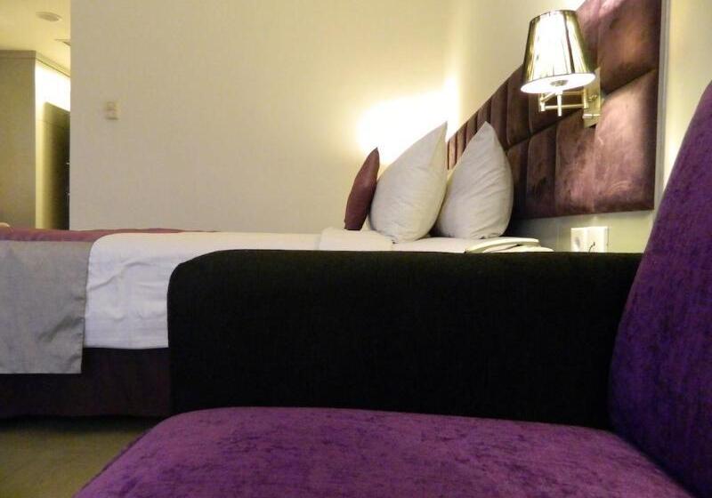 주니어 스위트, Royal Palm Hotel & Conference Center Cengkareng