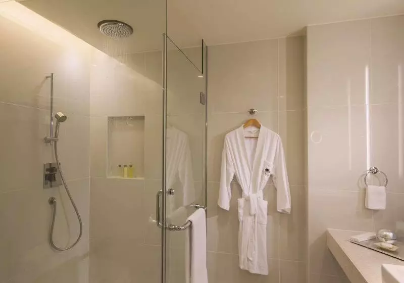 اتاق لوکس با تخت بزرگ, Doubletree By Hilton Hotel Kuala Lumpur