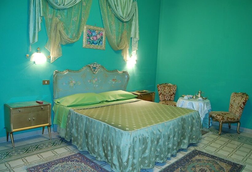 标准三人间, Alessandra