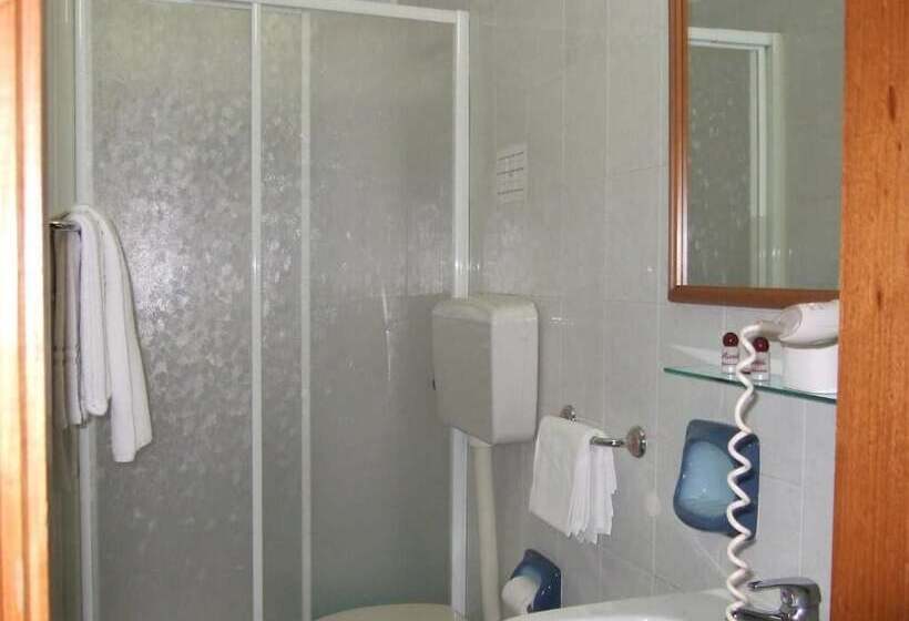 四人标准间, Alessandra