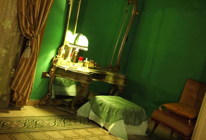 四人标准间, Alessandra