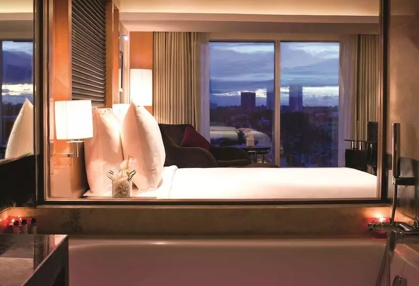 اتاق لوکس, Gokulam Grand Hotel & Spa Bangalore