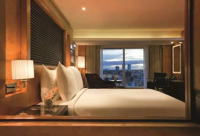 اتاق اجرایی, Gokulam Grand Hotel & Spa Bangalore