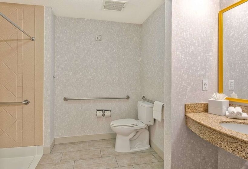 جناح لذوى الاحتياجات الخاصة, Hampton Inn And Suites Hemet