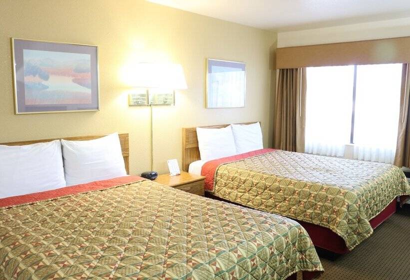 带2个双人床的标准工作室, Highland Country Inn Flagstaff