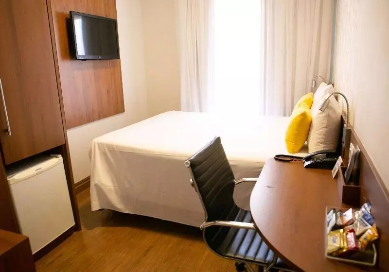 キングサイズベッドのスタンダードルーム, Hilton Garden Inn Gilroy