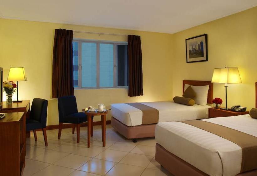 חדר סופריור, Kimberly Manila