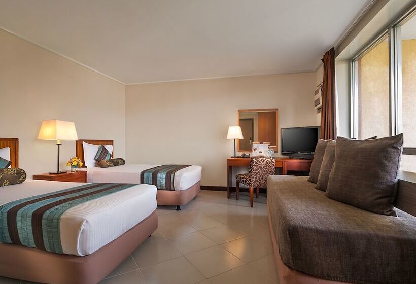 חדר סופריור, Kimberly Manila