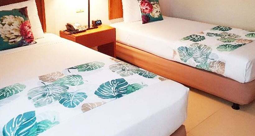 חדר דלוקס, Kimberly Manila