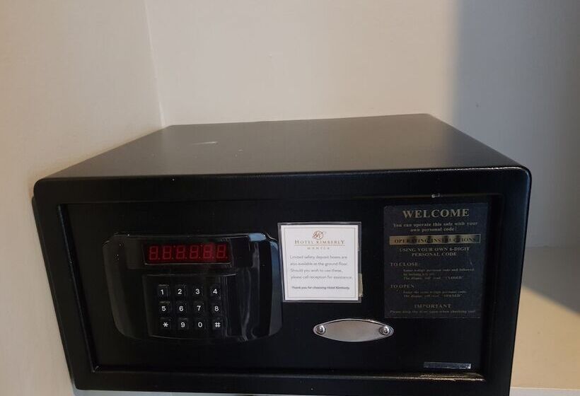 חדר דלוקס לארבעה, Kimberly Manila