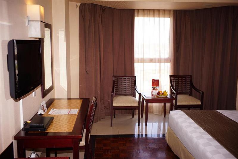 מיטת קינג בסוויטה, La Quinta Inn & Suites By Wyndham Mobile Satsuma / Saraland