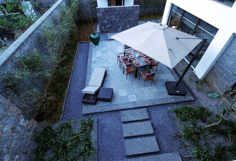 Вилла Deluxe 2 Спальни, Pullman Lijiang Resort & Spa