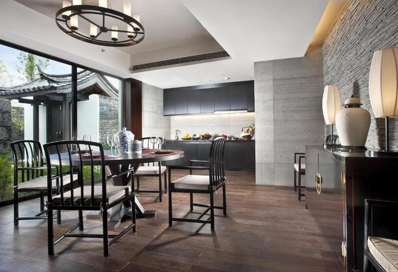 Vivenda Deluxe 2 Quartos, Pullman Lijiang Resort & Spa