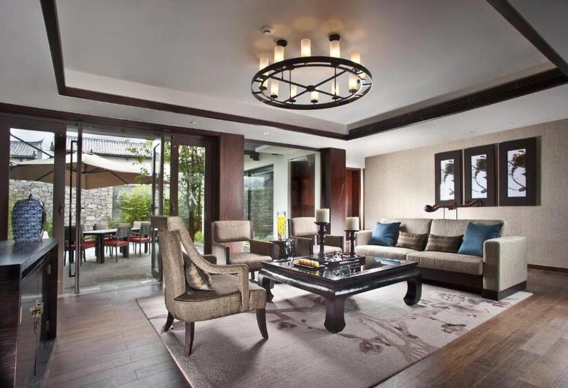 Вилла Deluxe 2 Спальни, Pullman Lijiang Resort & Spa