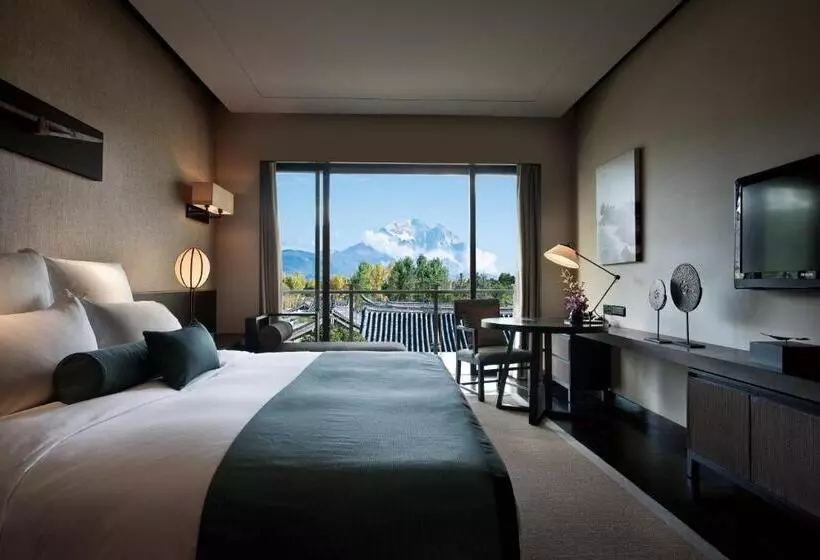キングサイズベッドのスタンダードルーム, Pullman Lijiang Resort & Spa