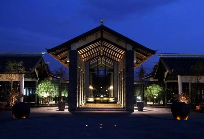 キングサイズベッドのスタンダードルーム, Pullman Lijiang Resort & Spa