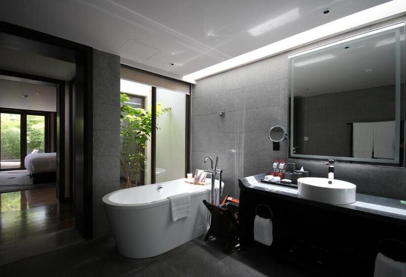 Вилла Superior 2 Спальни, Pullman Lijiang Resort & Spa