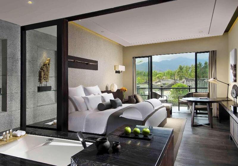Quarto deluxe, Pullman Lijiang Resort & Spa