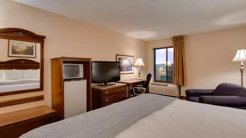 キングサイズベッドのスタンダードルーム, Surestay Plus Hotel By Best Western Cheyenne