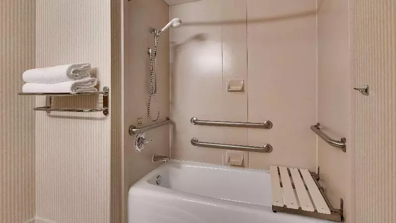 クイーンサイズベッドのスタンダードルーム, Surestay Plus Hotel By Best Western Cheyenne