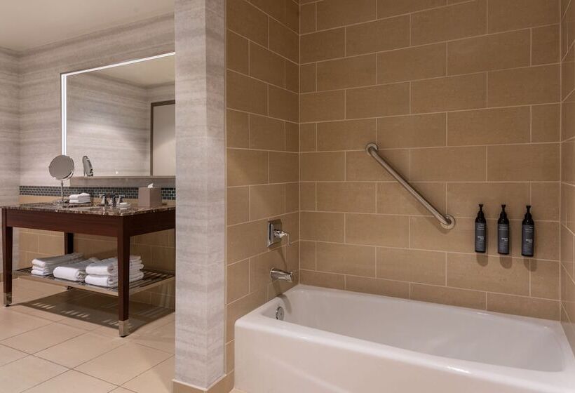 Номер Классика Двуспальная Кровать, The Westin Book Cadillac Detroit