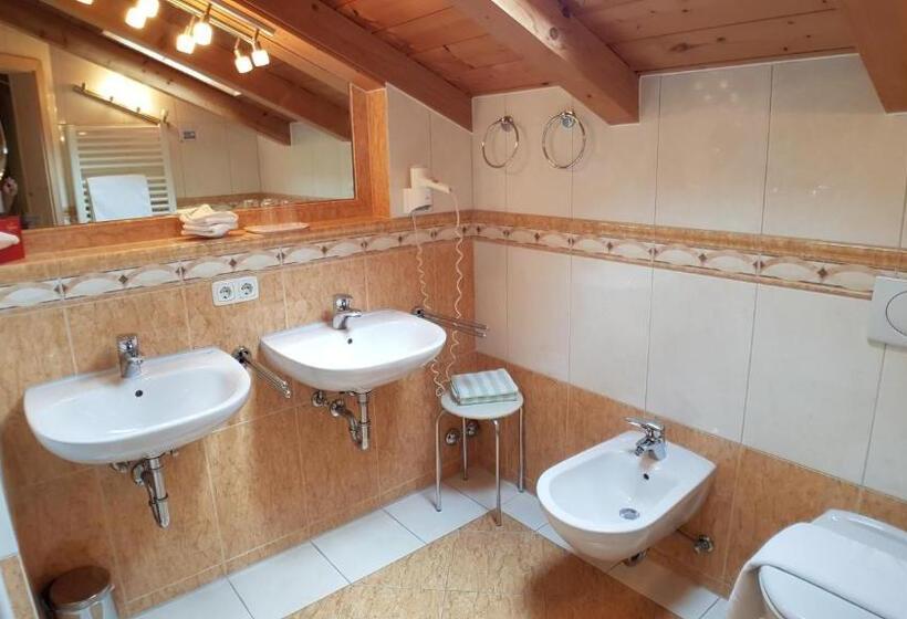 חדר סופריור עם מרפסת, Wellness & Landhotel Prinz  Wellness & Romantik