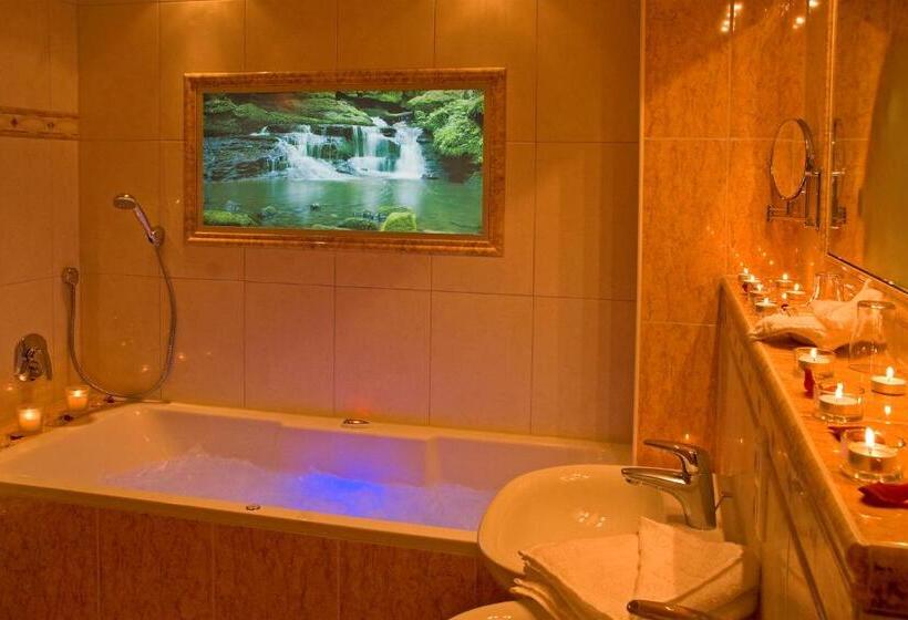 סוויטת ג'וניור עם בריכה, Wellness & Landhotel Prinz  Wellness & Romantik