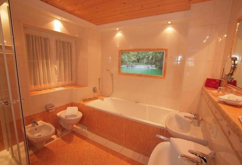 סוויטת ג'וניור עם בריכה, Wellness & Landhotel Prinz  Wellness & Romantik