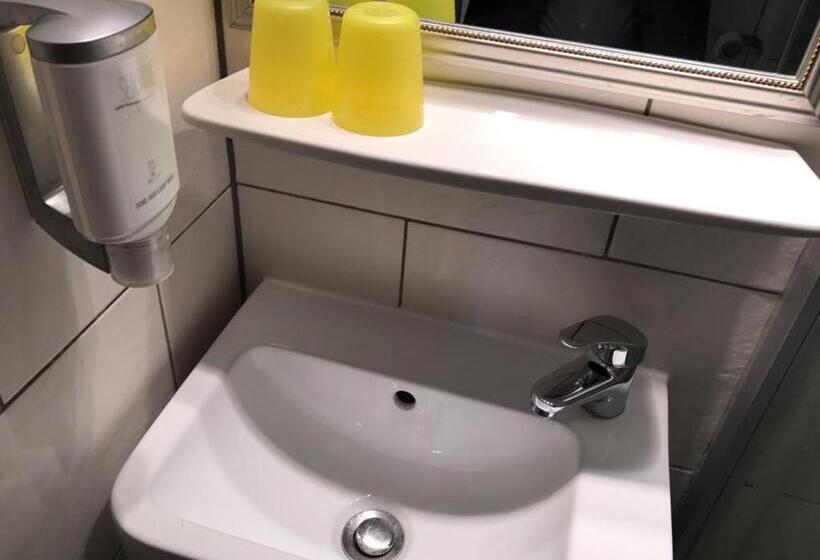 חדר סטנדרט לשלושה, Balthasar Neumann Speiserei & Gästehaus   Zentrum Brühl