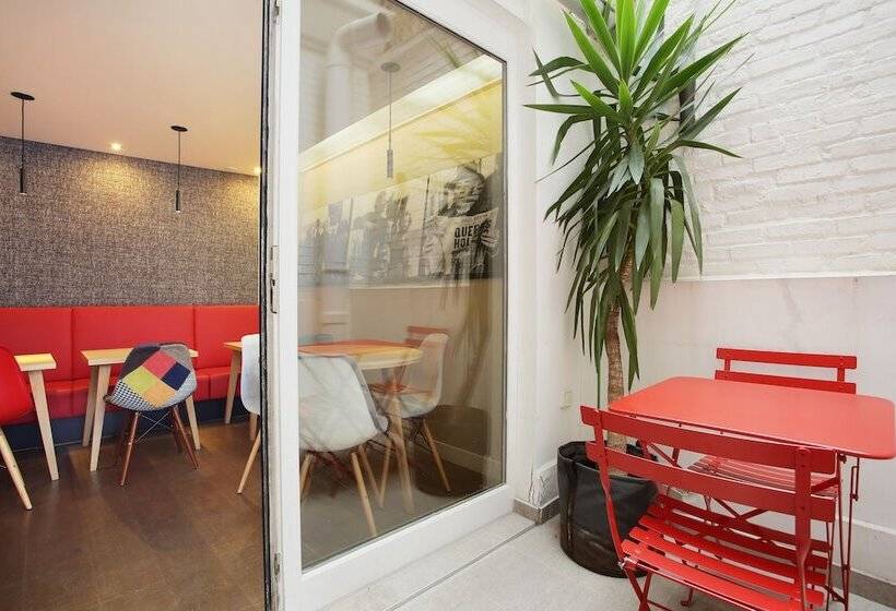 Camera Deluxe, Auguste