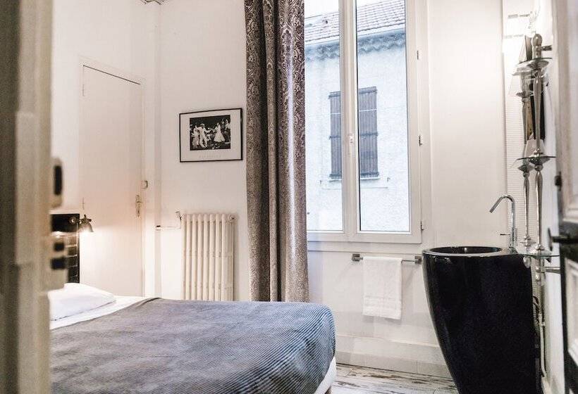 חדר סטנדרט, Chanteclair